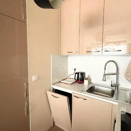 Cozy 1 Bedroom Near Mall And Metro Apartmán