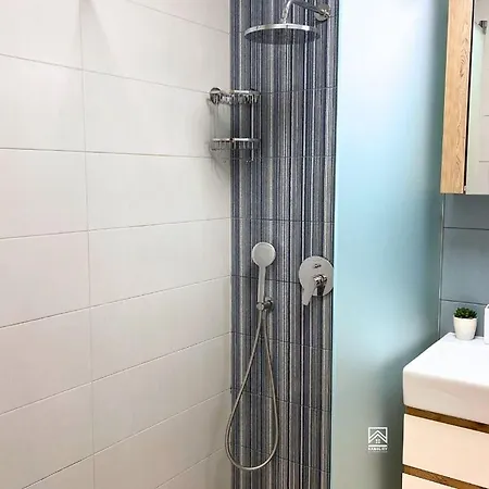 Cozy 1 Bedroom Near Mall And Metro Szófia