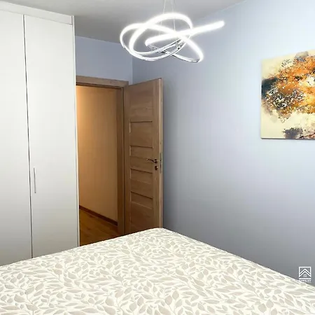Modern 1-bedroom Near Mall & Metro