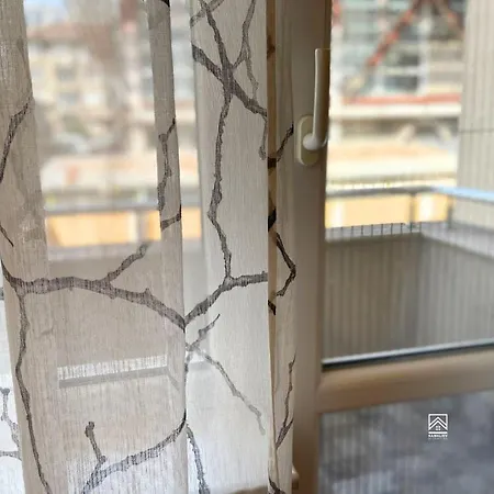 דירה Cozy 1 Bedroom Near Mall And Metro סופיה