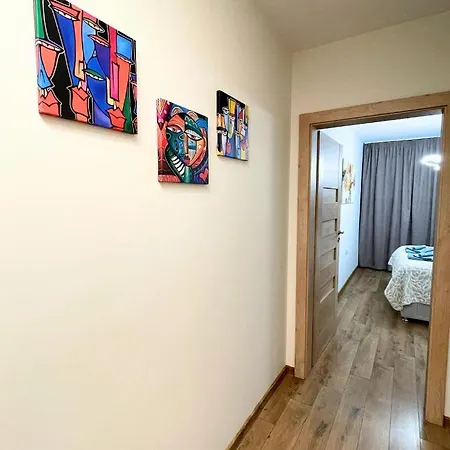 Cozy 1 Bedroom Near Mall And Metro דירה סופיה