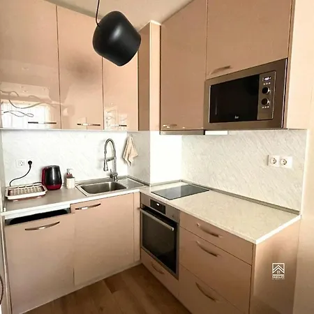 Cozy 1 Bedroom Near Mall And Metro סופיה